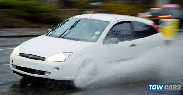 How Aquaplaning Effects Driving