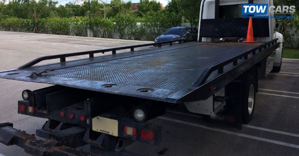 When Is a Flatbed Towing Service Necessary? 6 Instances